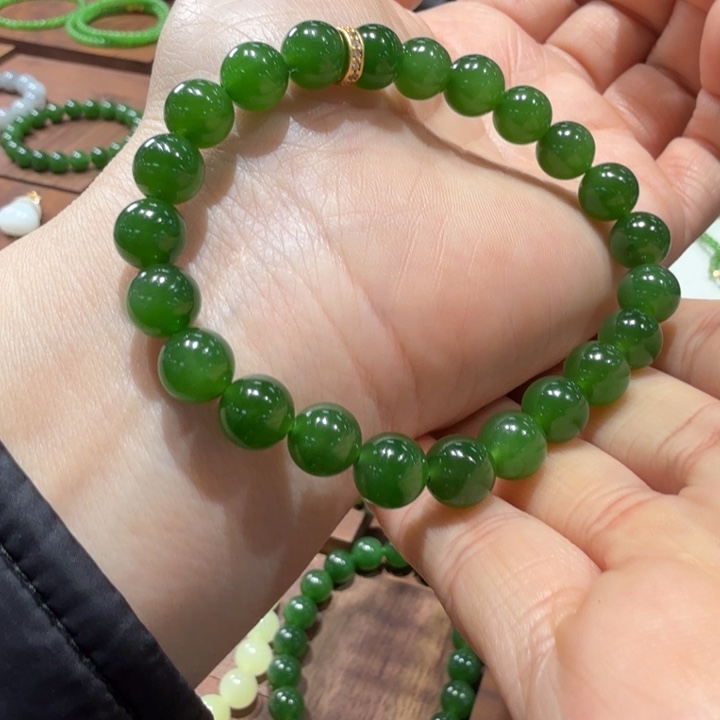 苏***落和田玉未镶嵌颈饰