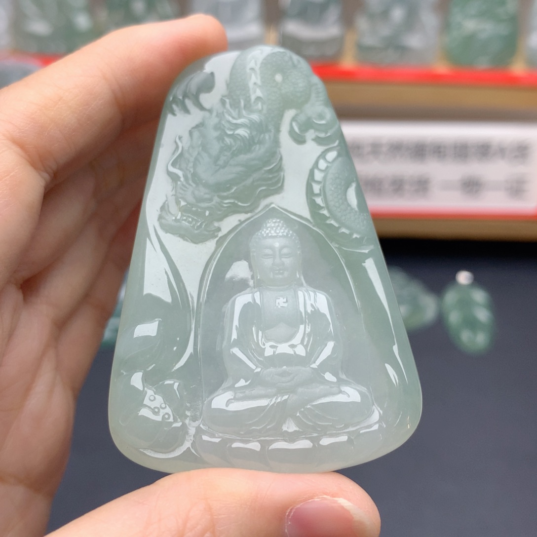 翡翠未镶嵌颈饰大日