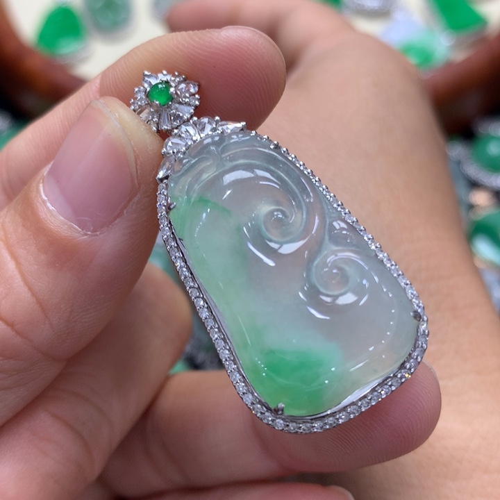 翡翠吊坠(不含链)18K金镶嵌