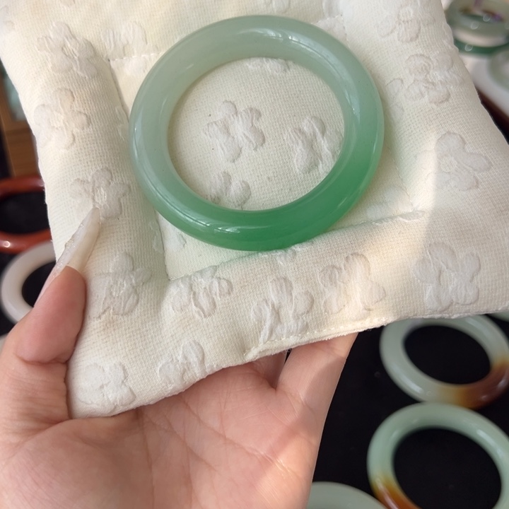 意***人非金属翘色圈口54.5