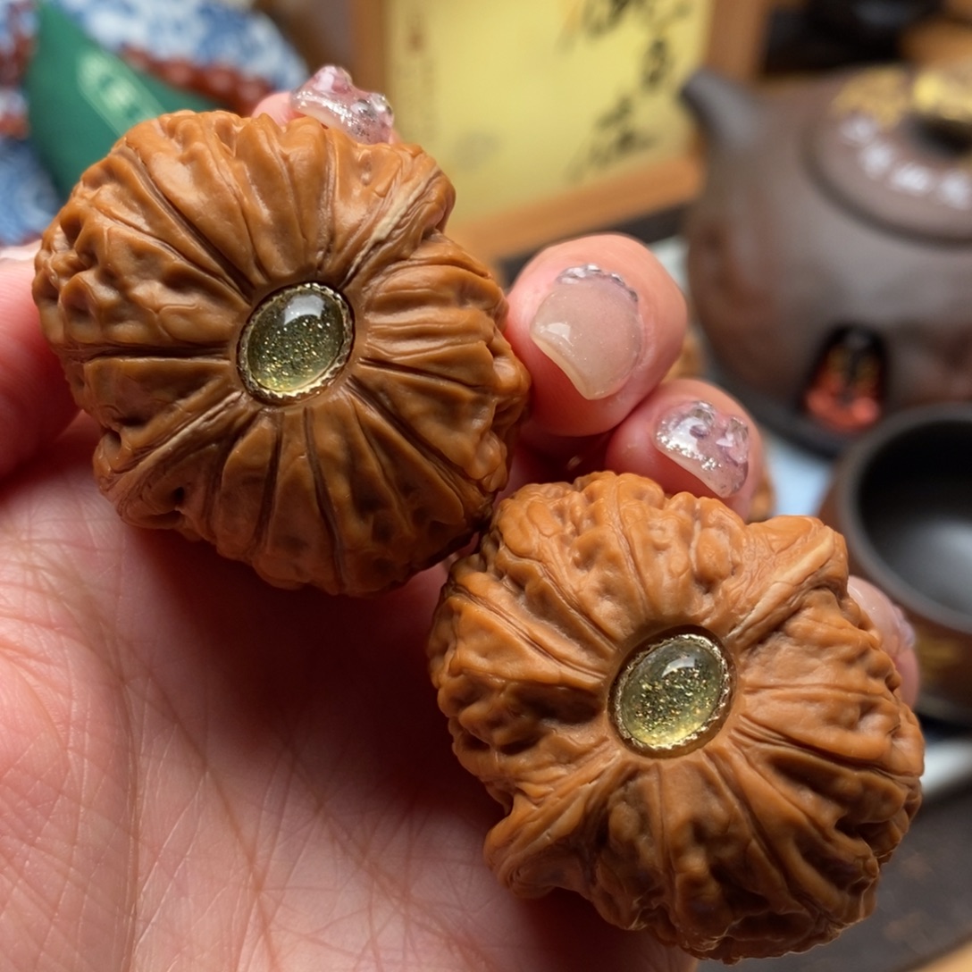 给****把件文玩核桃全品元宝➕镶嵌