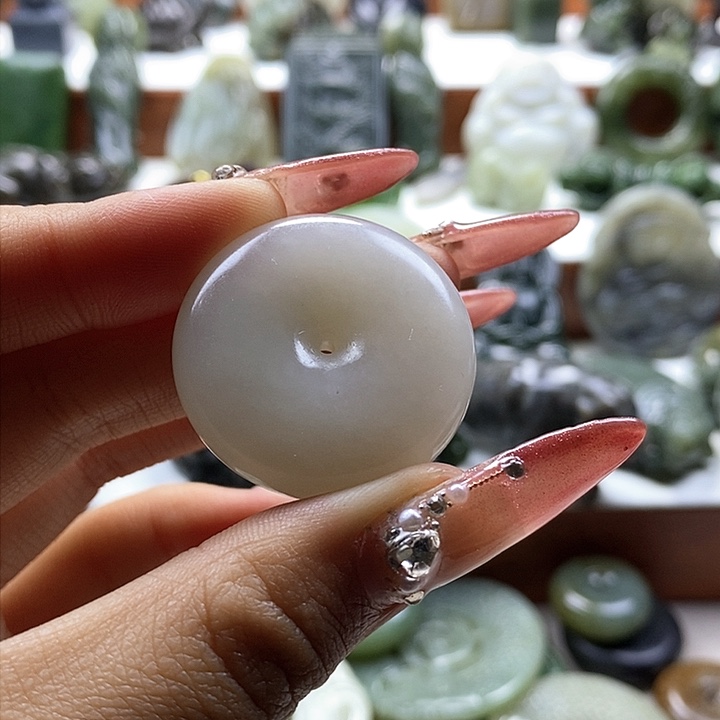 和田玉颈饰未镶嵌