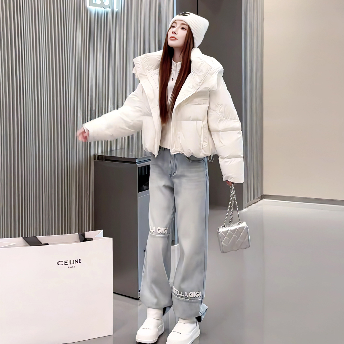 今年流行超好看白色连帽短款棉服女2025冬季新款高级感保暖面包服