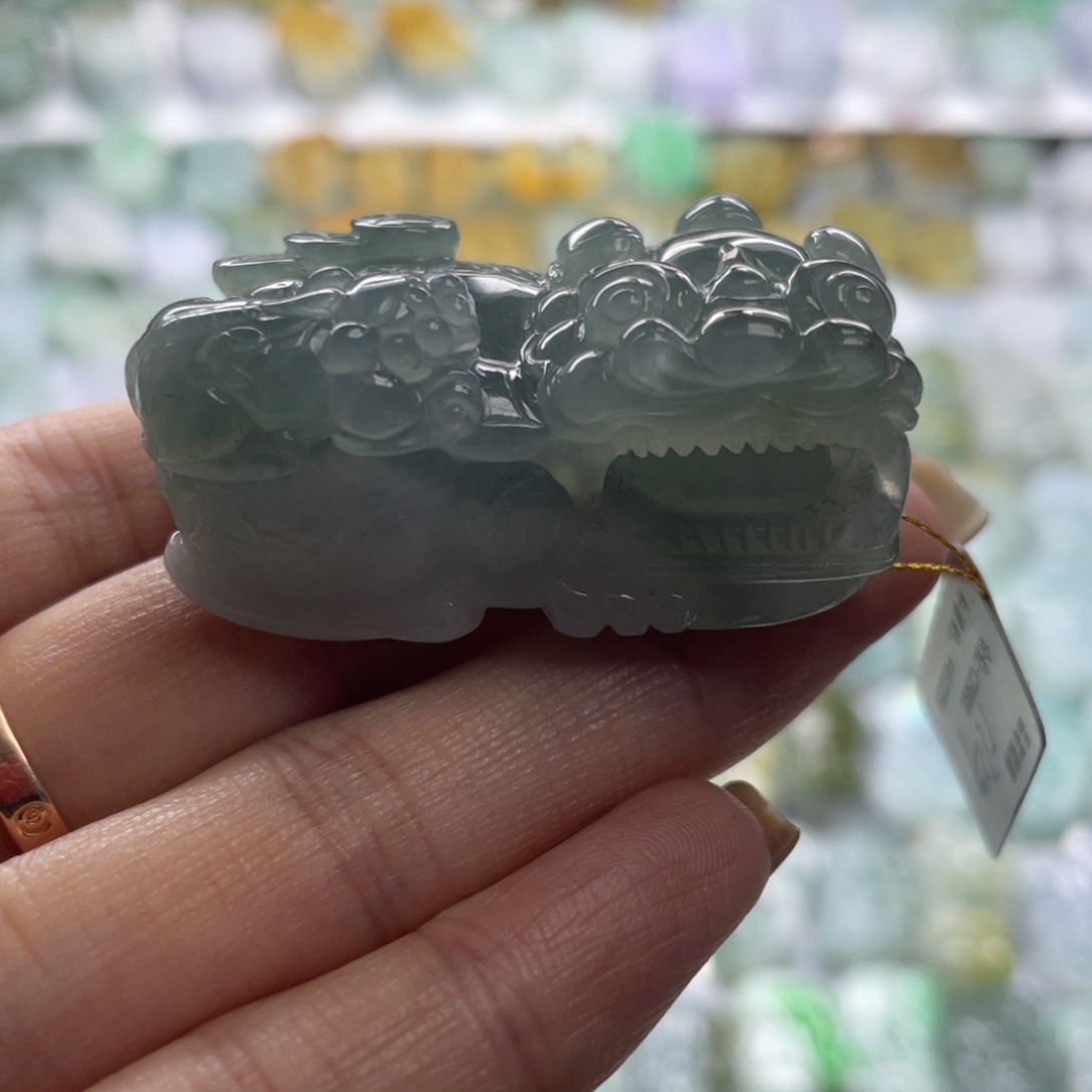 翡翠未镶嵌颈饰貔貅