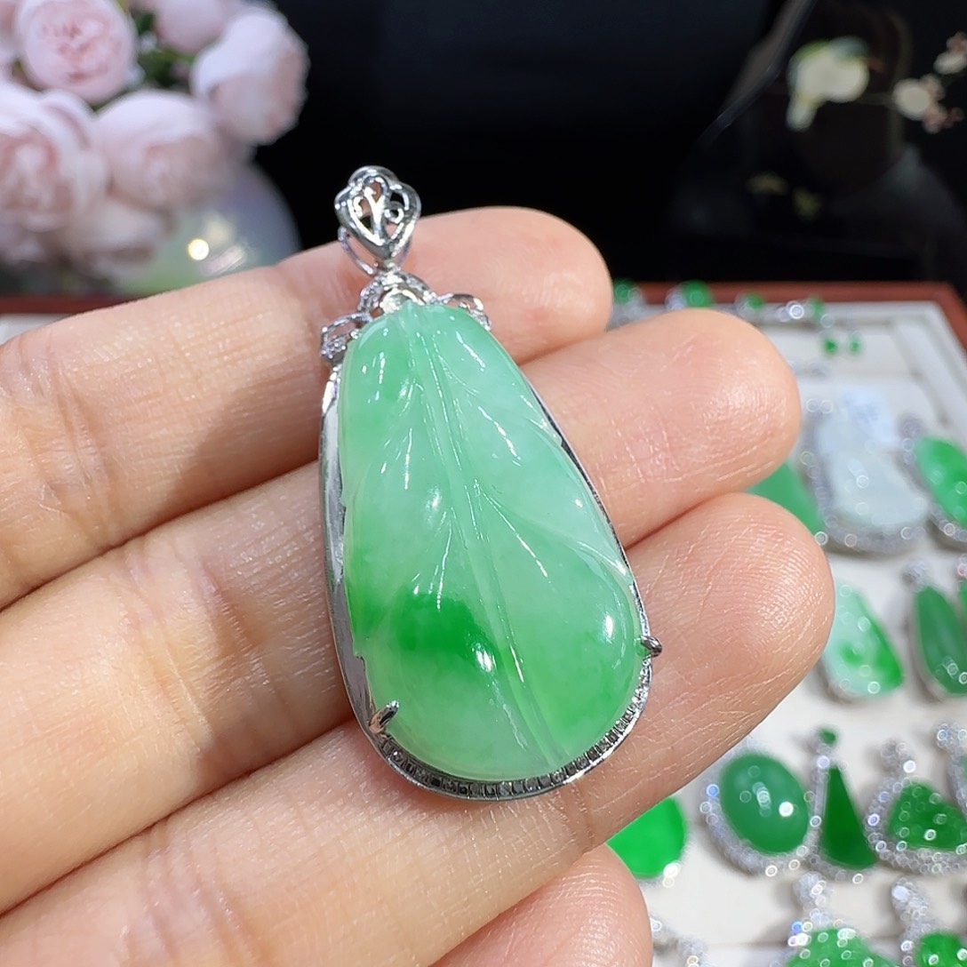 翡翠吊坠(不含链)18K金镶嵌