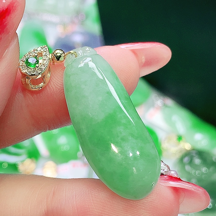 翡翠未镶嵌项圈翡翠