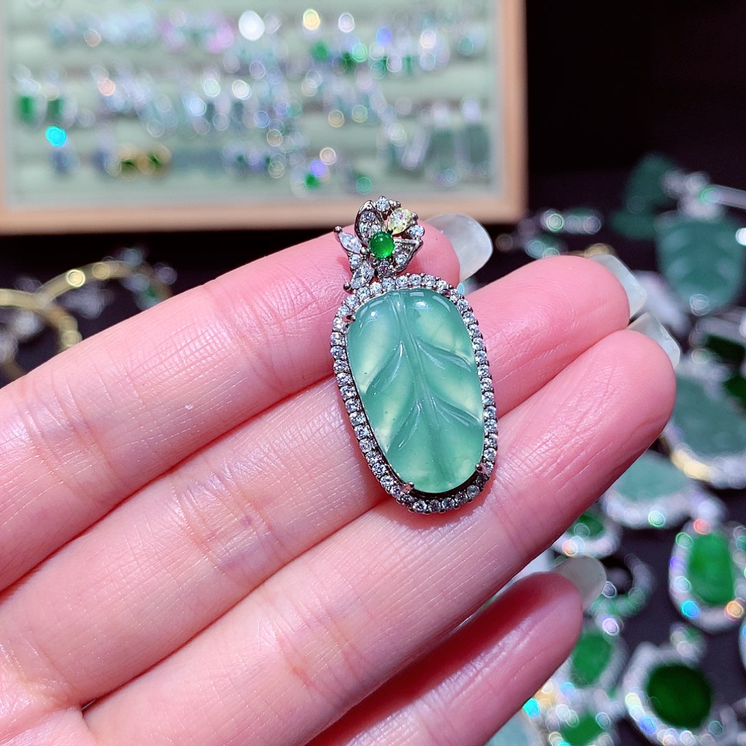 【闪购商品】翡翠吊坠(不含链)未镶嵌