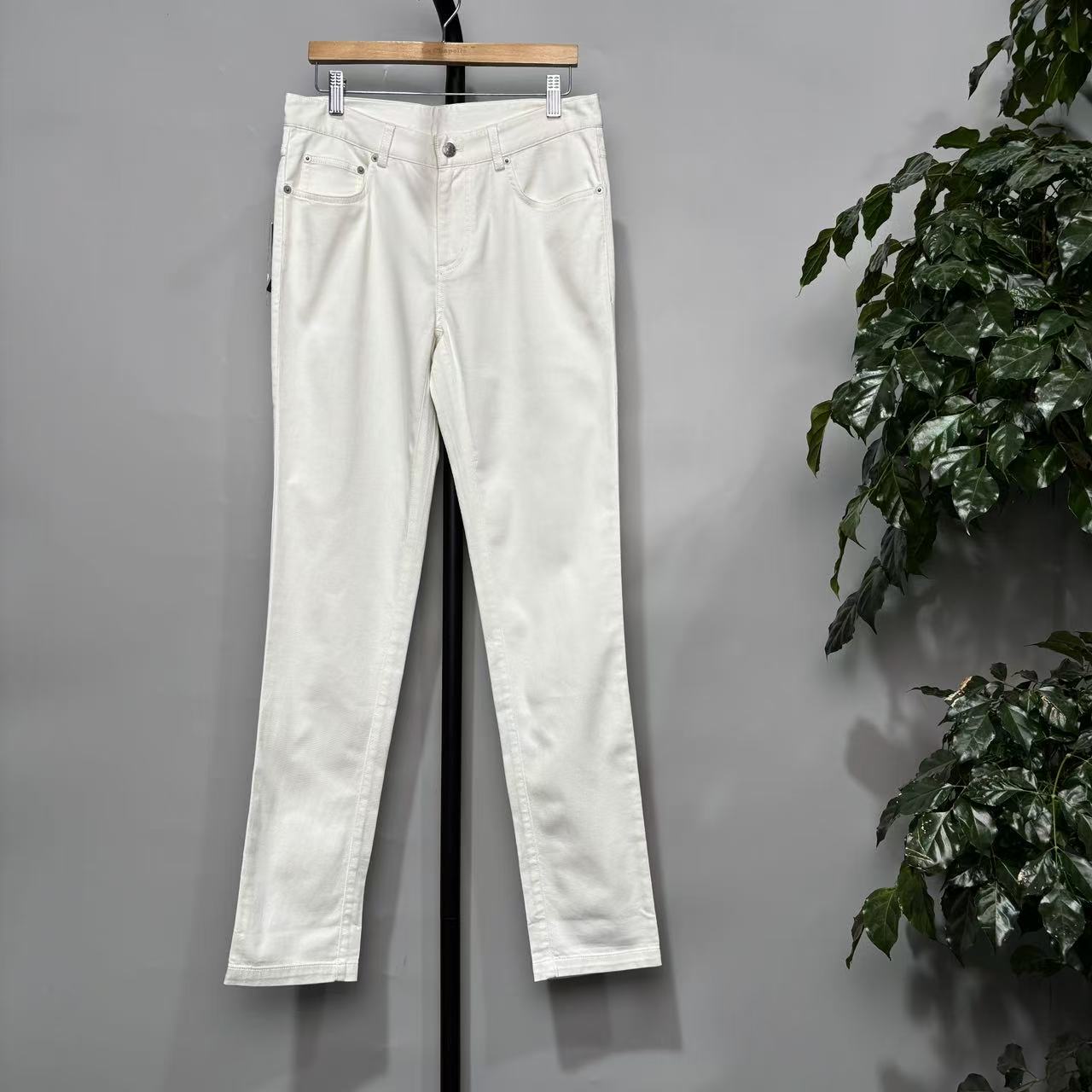 J-5  微瑕，介意勿拍）海港城奢牌春秋季男漂白直筒牛仔裤 E1208 B1