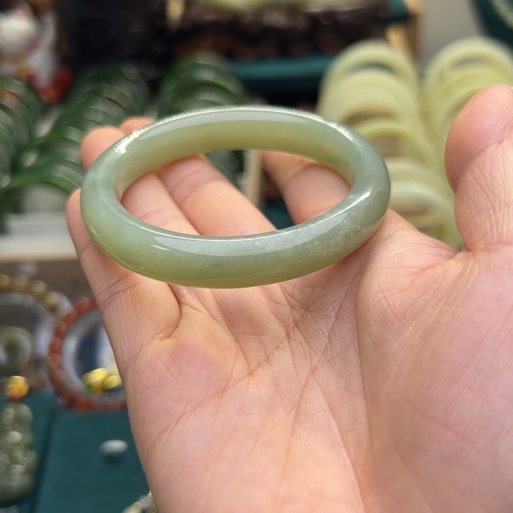 和田玉手镯未镶嵌53.9圈围0712