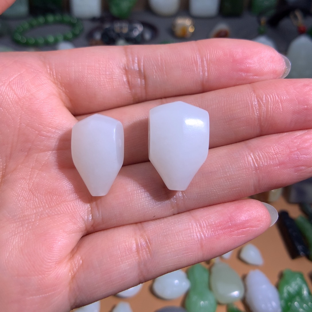 和田玉颈饰未镶嵌猪*哼