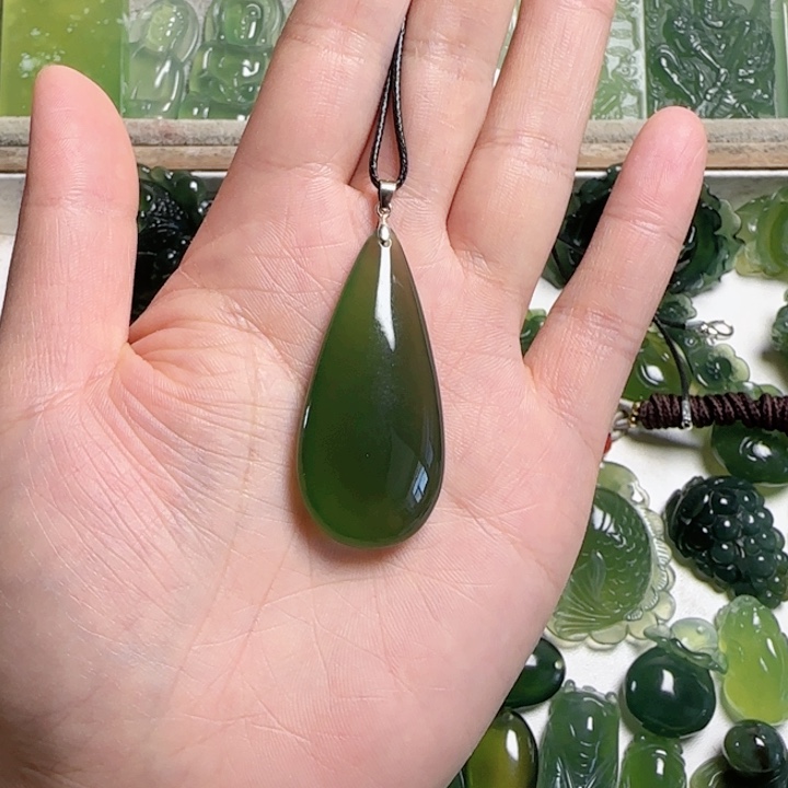 未镶嵌蛇纹石玉颈饰f*n