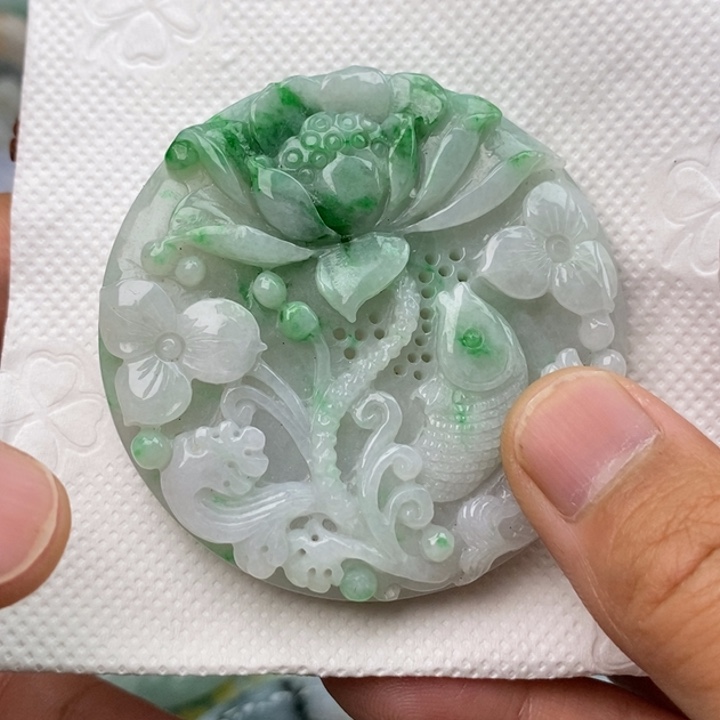 翡翠未镶嵌颈饰荷叶鱼吊坠