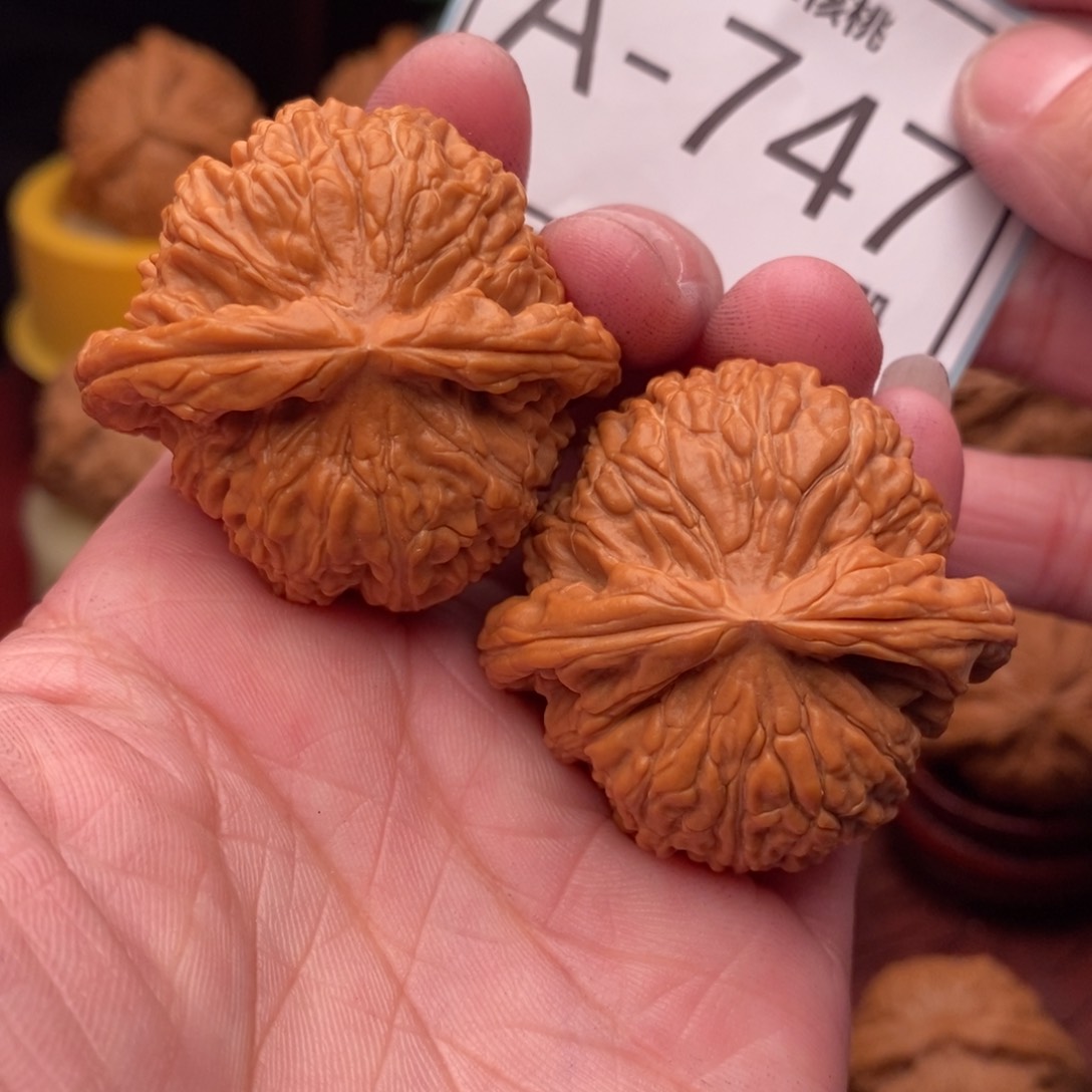 文玩核桃把件闷白40