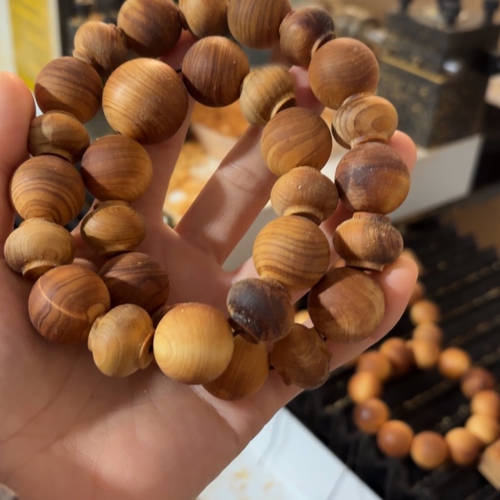 丑***人柏木随行手持黑油一条