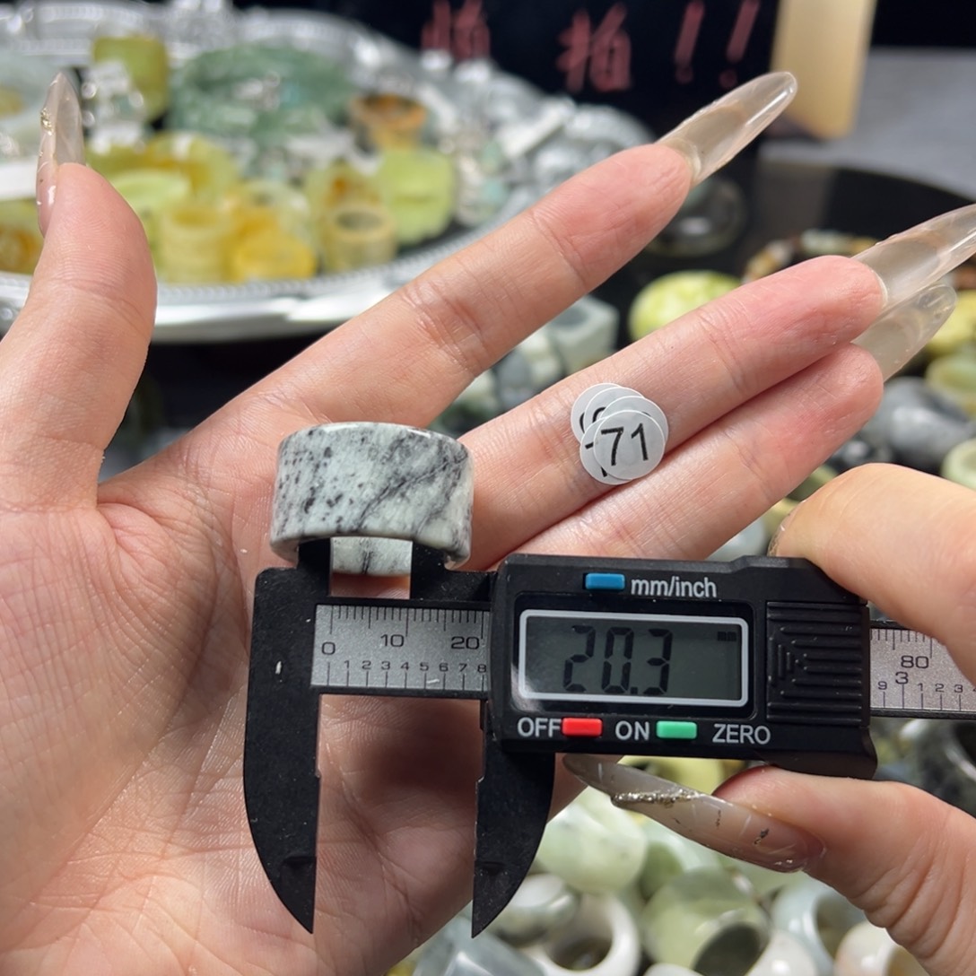 蛇纹石玉未镶嵌戒指