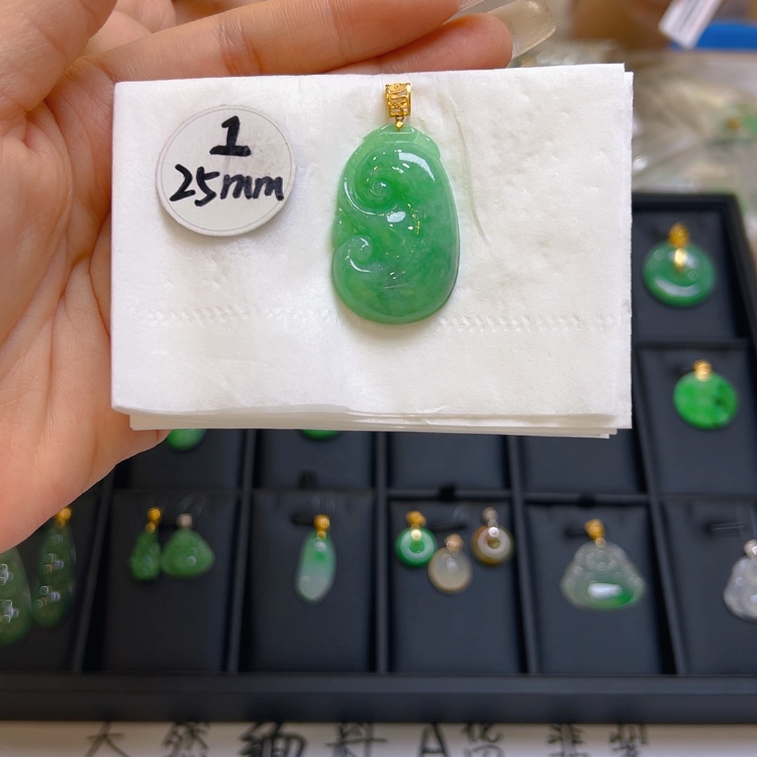 翡翠颈饰18K金镶嵌翡翠