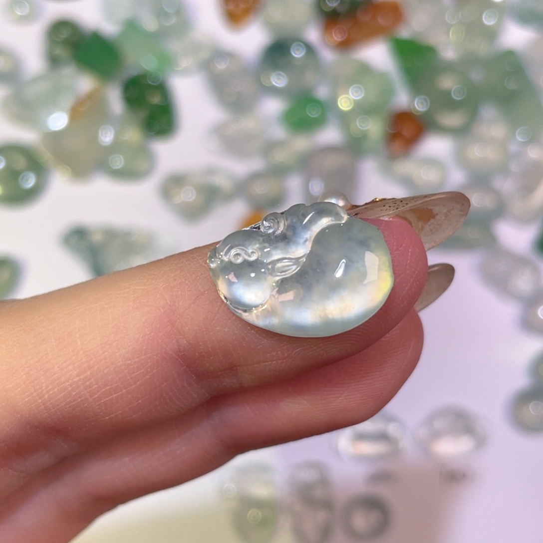 翡翠未镶嵌颈饰裸石