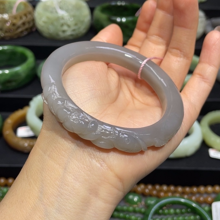 和田玉手镯55+圈口 编号48未镶嵌