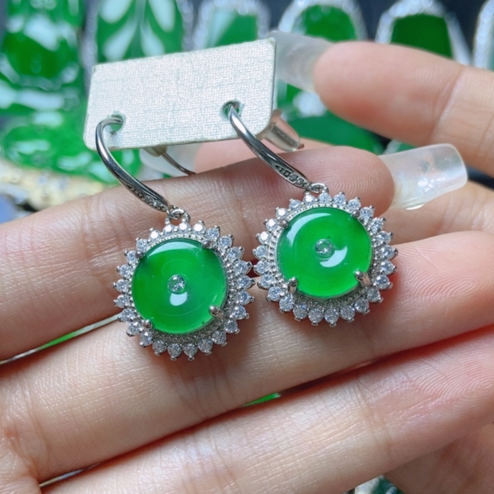 翡翠颈饰未镶嵌          