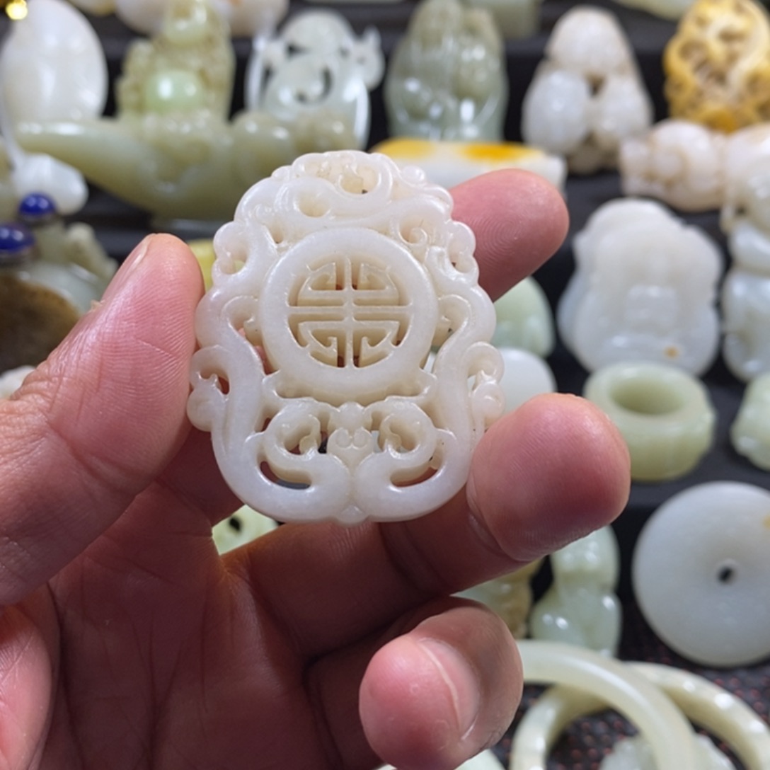 和田玉未镶嵌颈饰