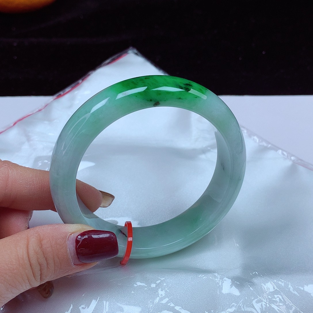 翡翠手镯未镶嵌心*儿翡翠