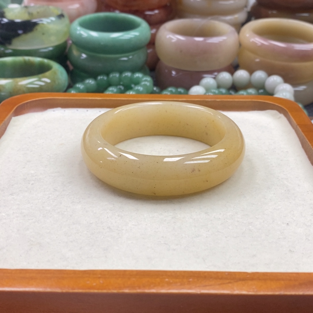 石英质玉未镶嵌手镯