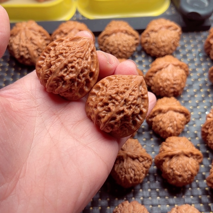 文玩核桃吊坠金牛38