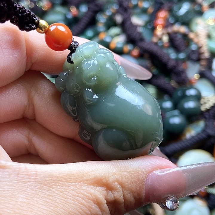 和田玉颈饰足铂镶嵌