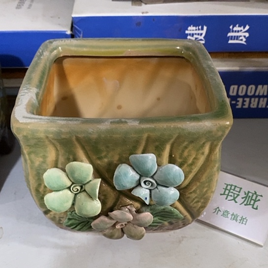 紫砂花盆花朵坏有孔