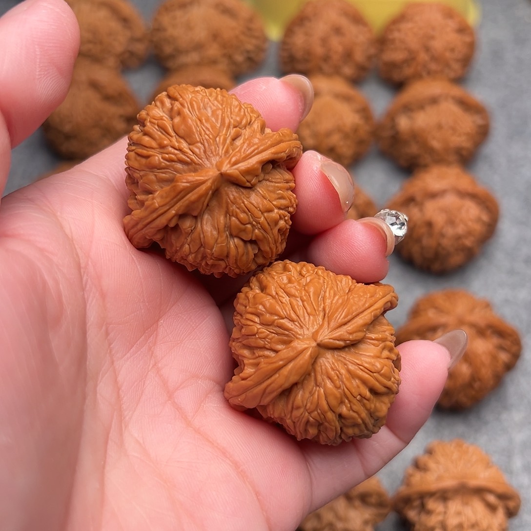 把件文玩核桃精品粗棱白狮子38全品