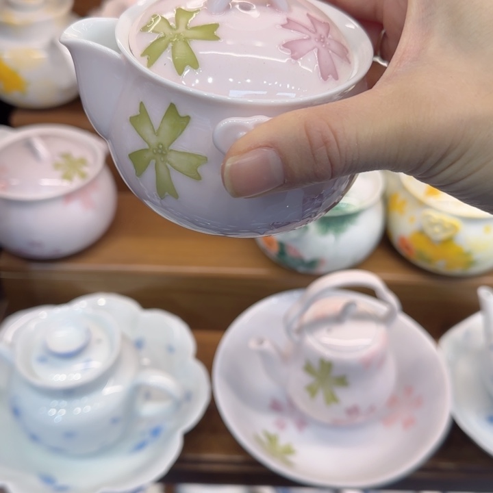 青花壶在景德镇工艺大师