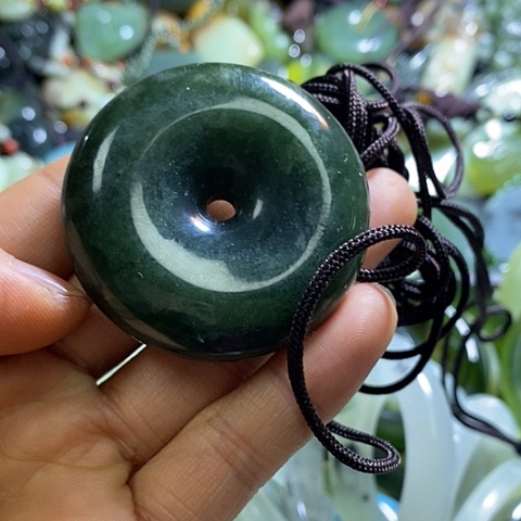 岫玉颈饰未镶嵌挂件