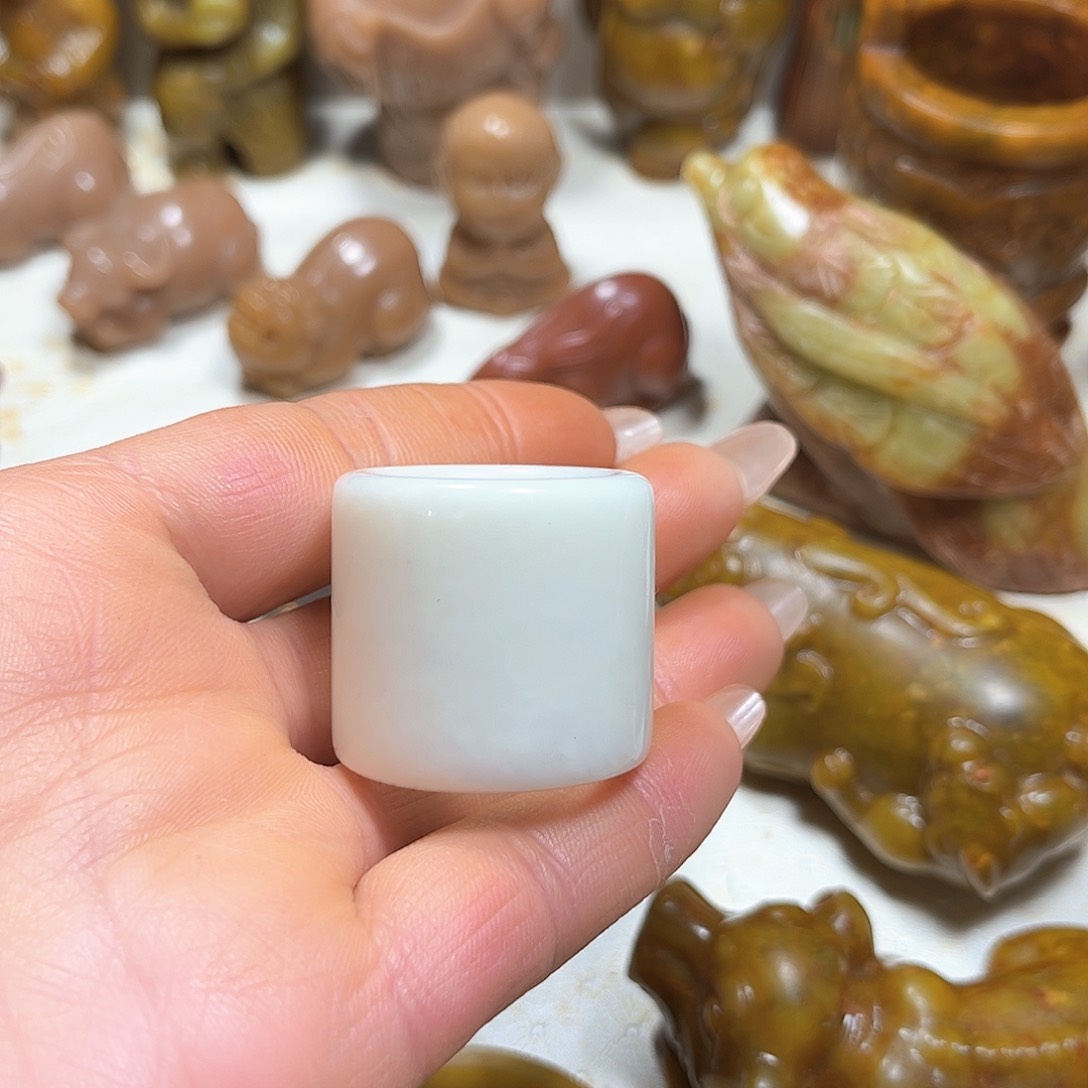 白玉菩提吊坠白玉菩提吊坠