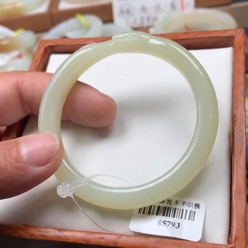 【闪购商品】和田玉手镯未镶嵌喜****伞