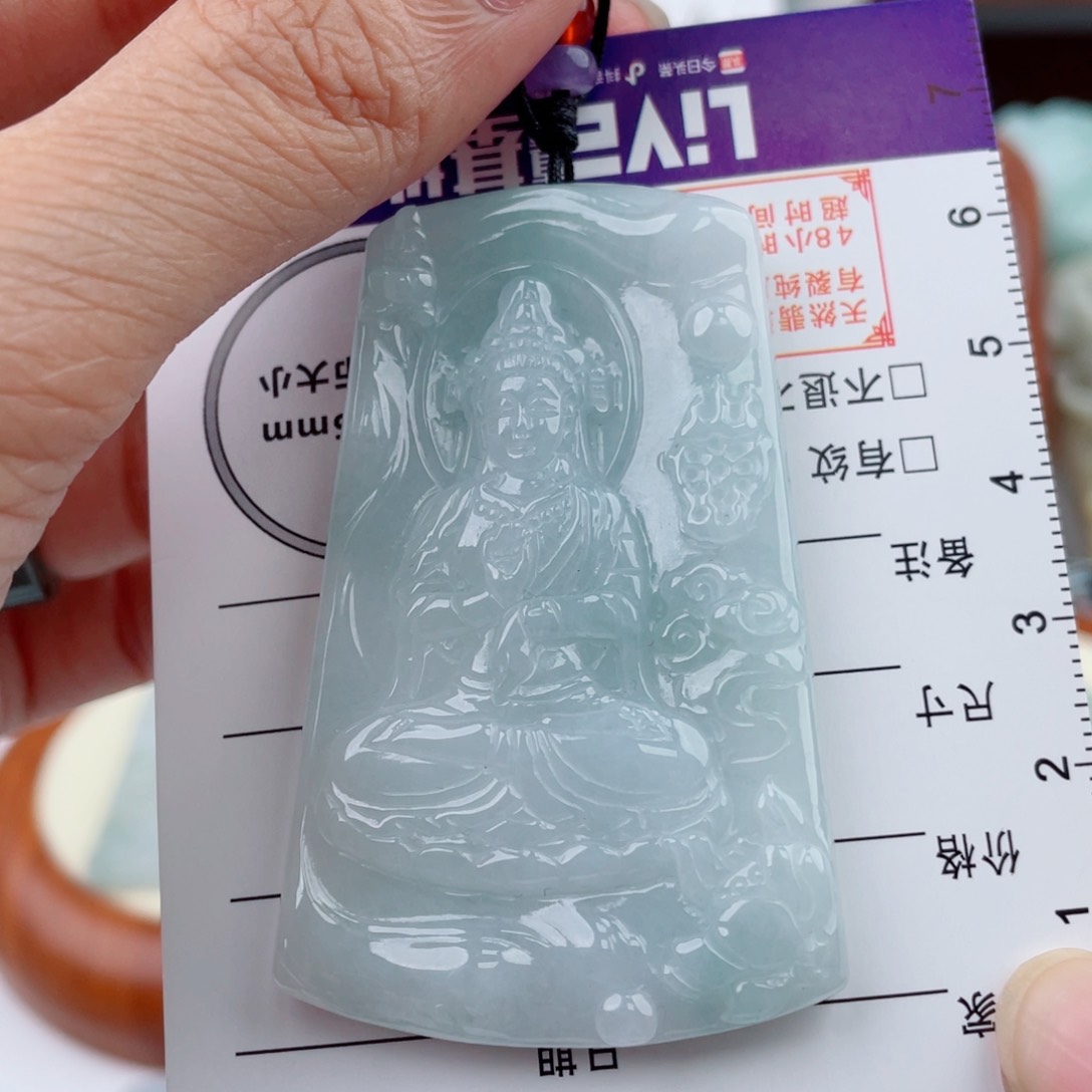 翡翠未镶嵌颈饰观音