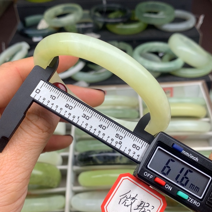 蛇纹石玉未镶嵌手镯517