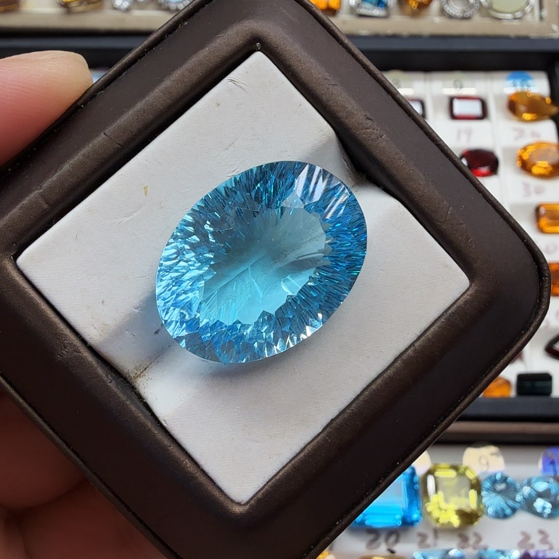 托帕石裸石抢购福利款精美千禧切天空蓝22.7×17.2毫米