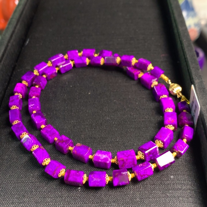 苏纪石（舒俱来）颈饰18K金镶嵌紫丝绒