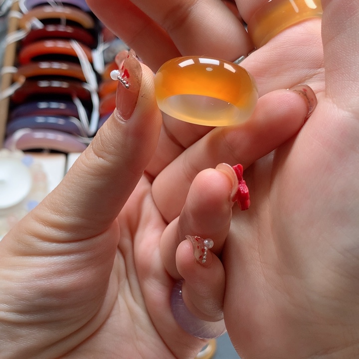 玛瑙/玉髓手镯未镶嵌柠*?