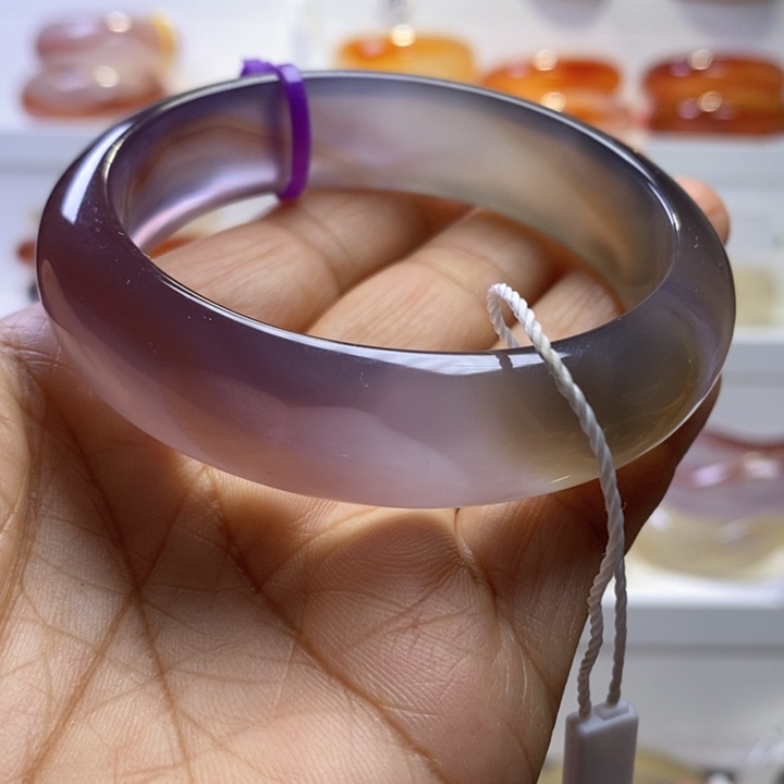 玛瑙/玉髓手镯未镶嵌明*人