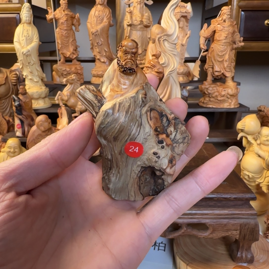 崖柏小木匠艺雕一物一拍