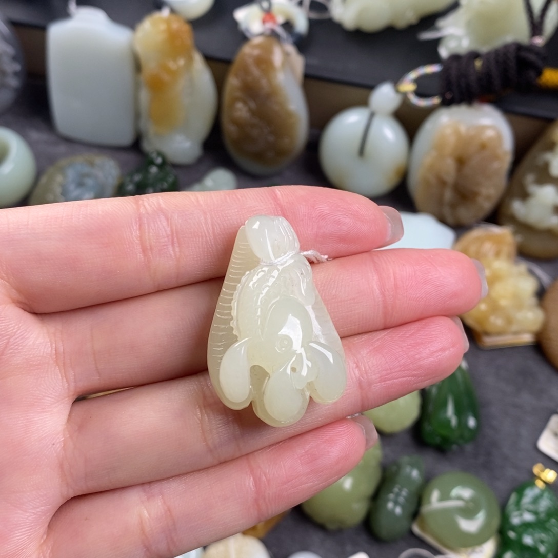 和田玉未镶嵌颈饰