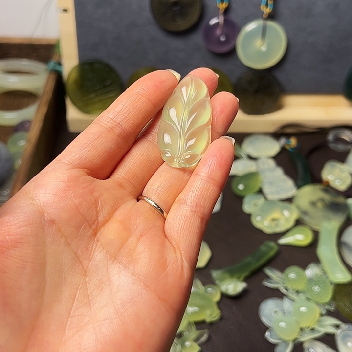 蛇纹石玉合金颈饰