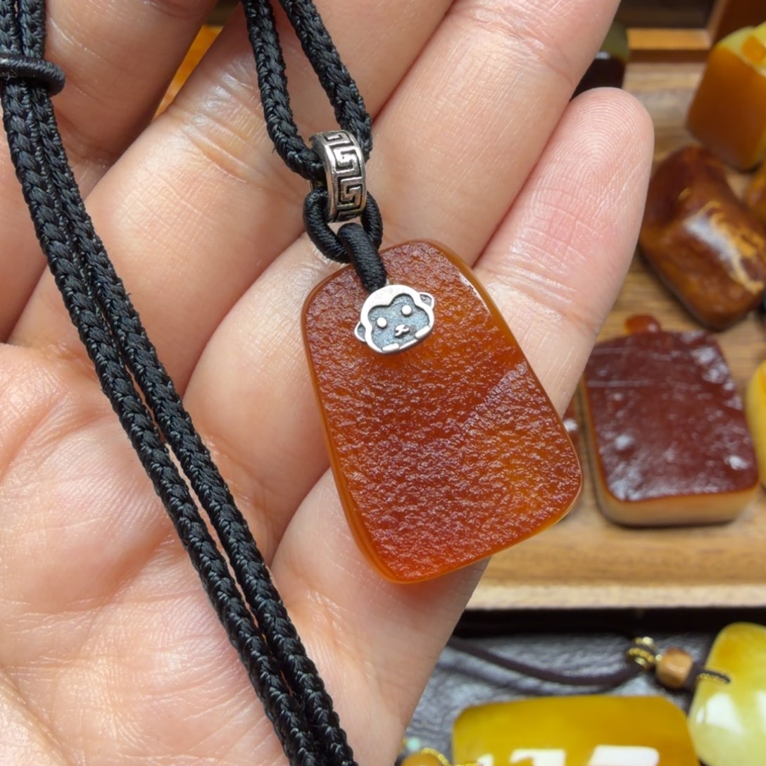 琥珀未镶嵌吊坠(赠链)