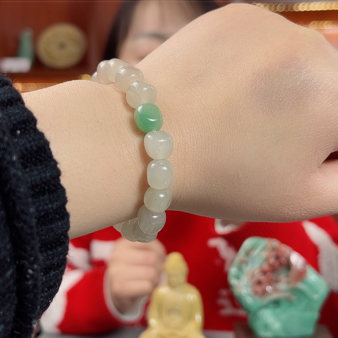 密玉（石英质玉）颈饰未镶嵌