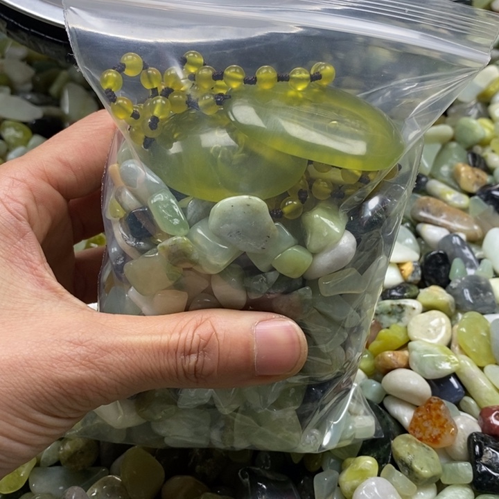 蛇纹石玉鱼缸石未镶嵌