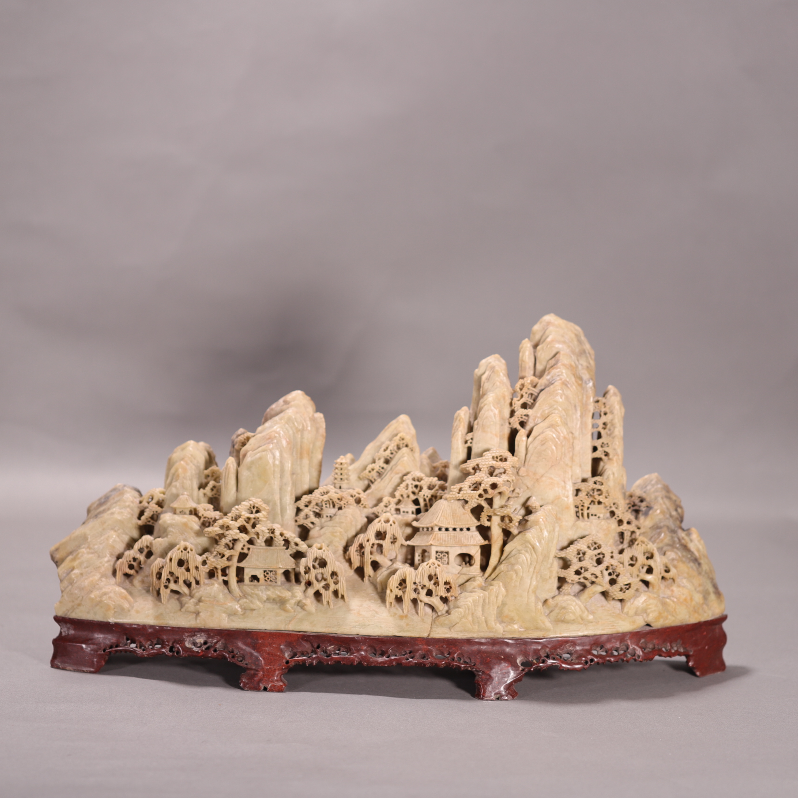 lot38 DY4338   清代 石雕大山子