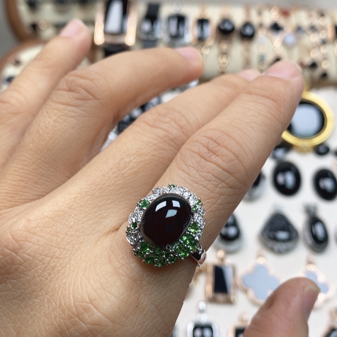 翡翠18K金镶嵌戒指