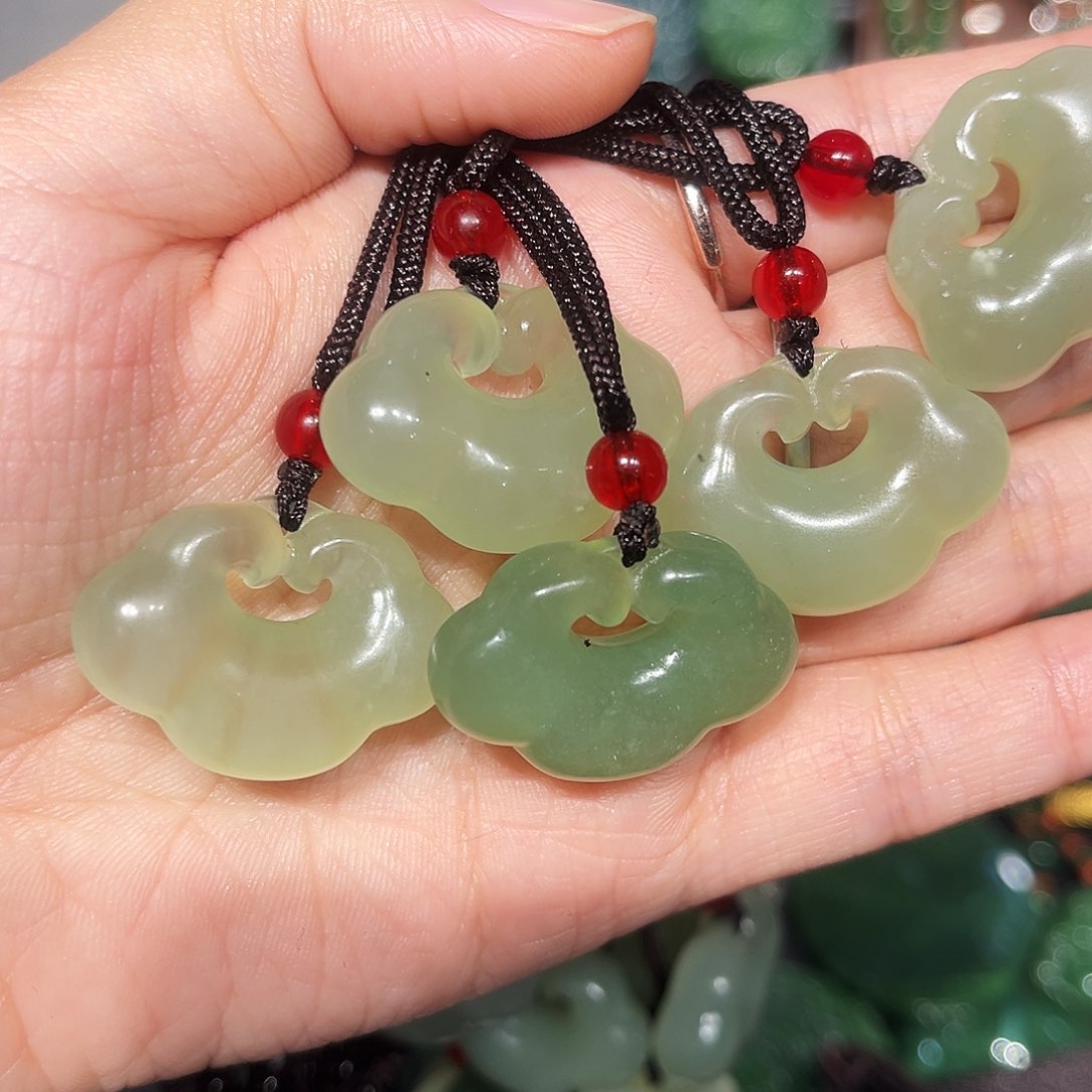 颈饰未镶嵌和田玉（糖玉）