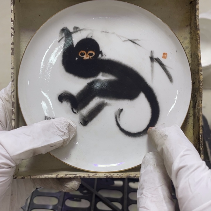 其他盘子碗砂锅都有